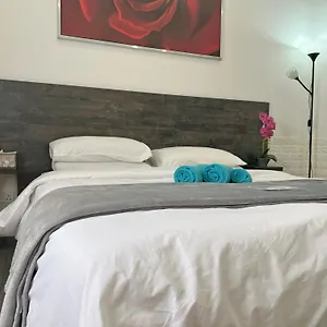 https://apollo-rooms.hotelsatayianapa.com