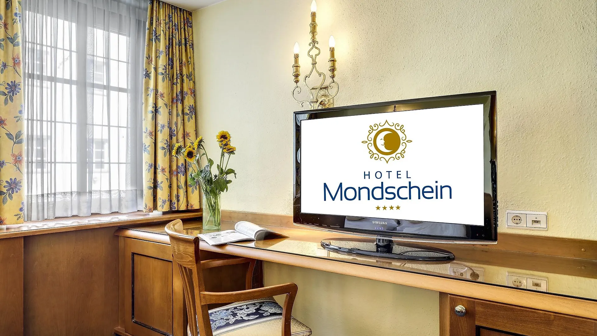 Hotel Mondschein Innsbruck 4*,