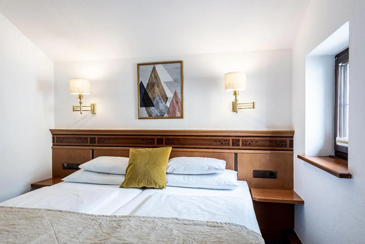 Hotel Mondschein Ίνσμπρουκ 4*,