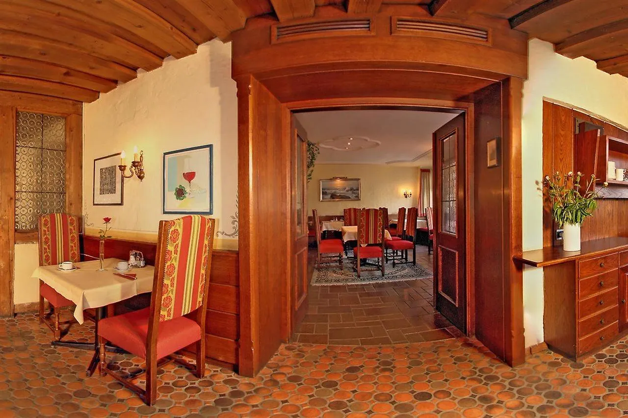 Hotel Mondschein Innsbruck 4*,