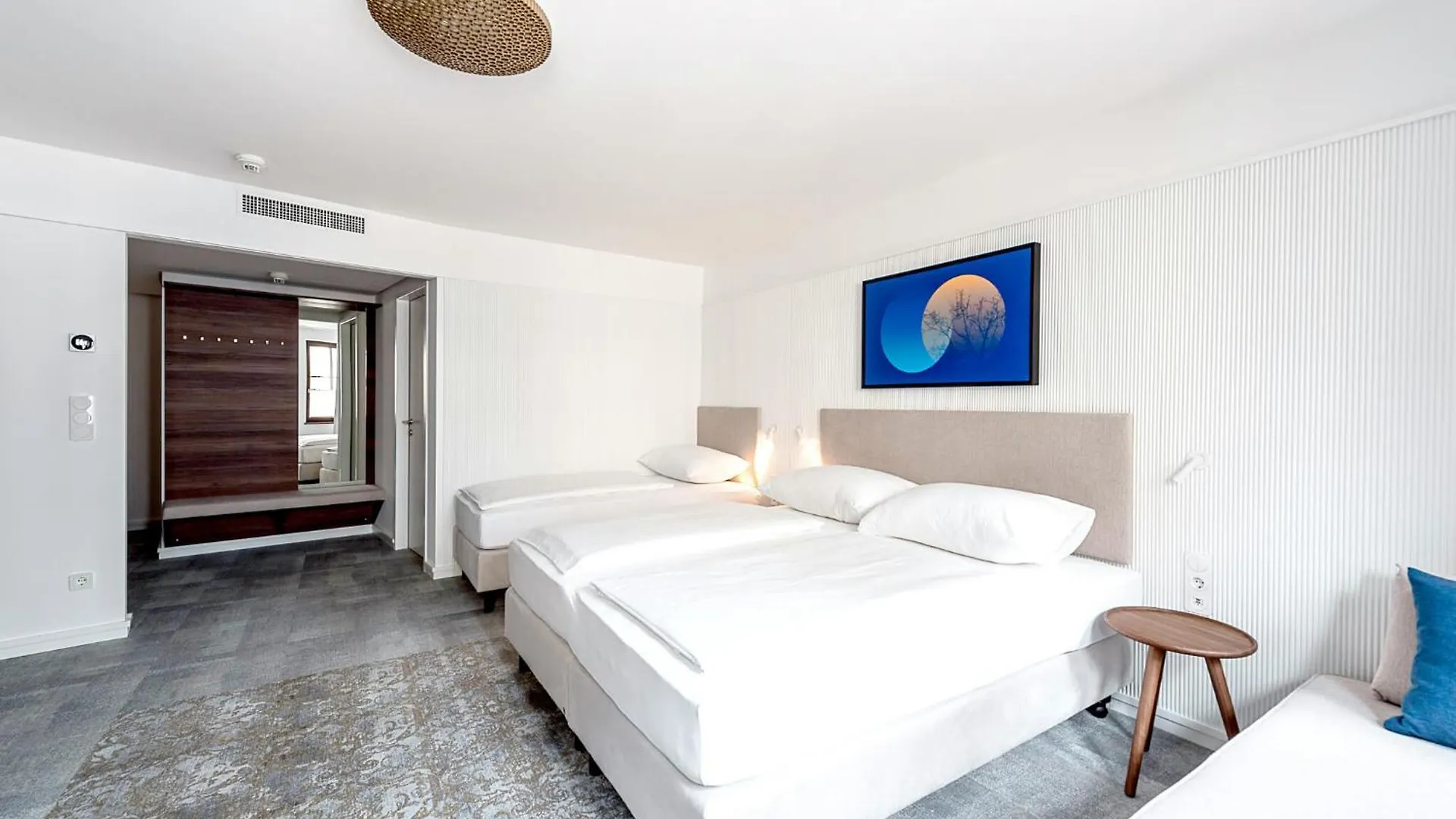 Hotel Mondschein Innsbruck 4*,